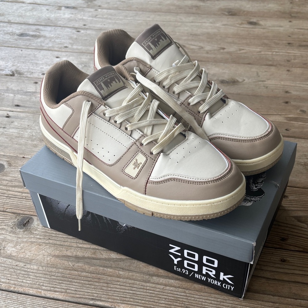 Zoo York Men's Cream and Tan Sneakers. Size 13